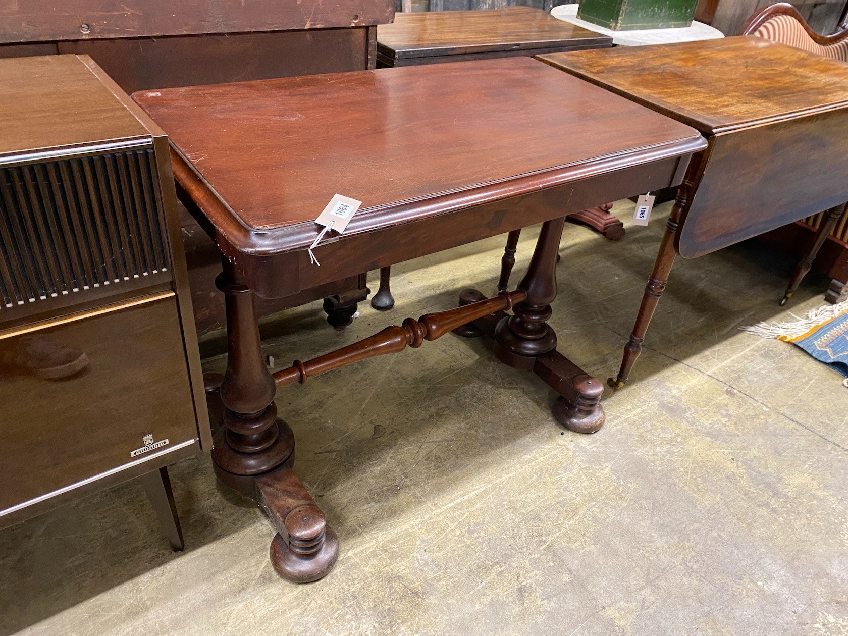 A Victorian rectangular mahogany centre table, length 91cm, depth 53cm, height 72cm